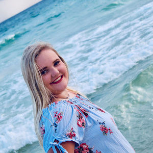 Meet your Posher, Danielle